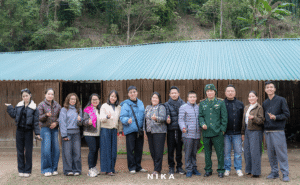 Doan Nika Media chup anh cung bo doi bien phong va giao vien ban Mua Xuan