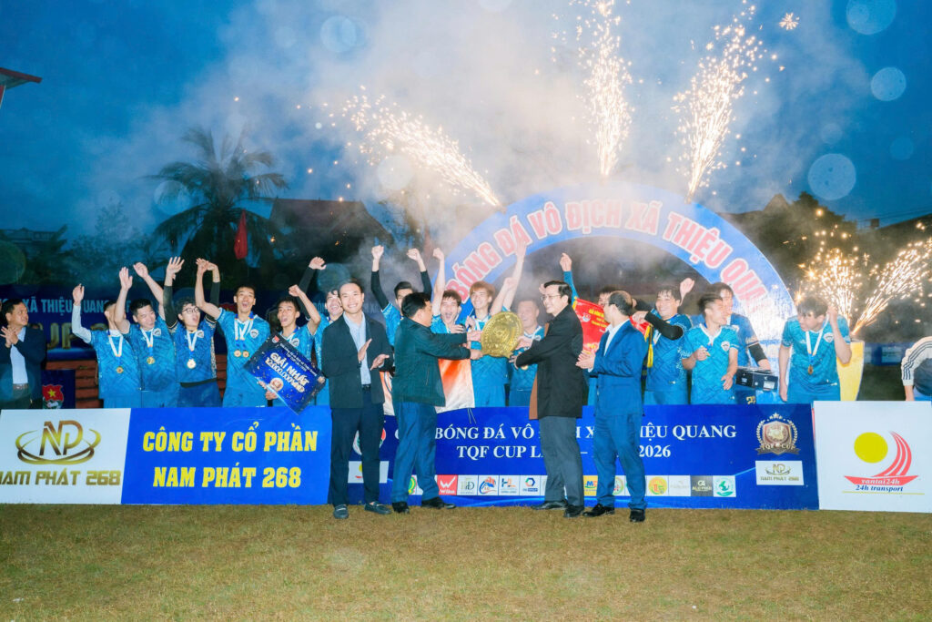 Dấu Ấn Truyền Thông Sự Kiện Thể Thao Nika Media Tại Giải Bóng Đá TQF CUP 2026 8 Trao giải đội dành giải nhất