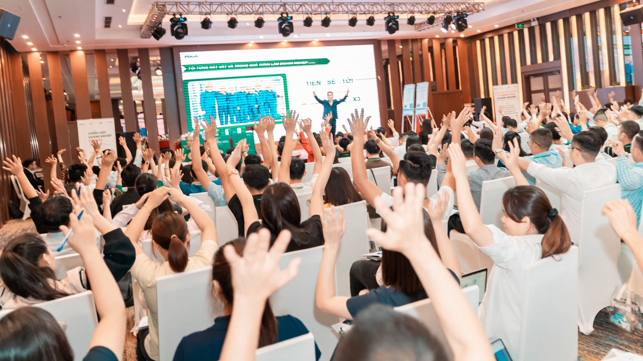 Dịch Vụ Chụp Ảnh Sự Kiện Thanh Hóa Chuyên Nghiệp | Tối Ưu Hình Ảnh Khẳng Định Thương Hiệu 12 721348632 1583449373794823 1383969153451848940 n